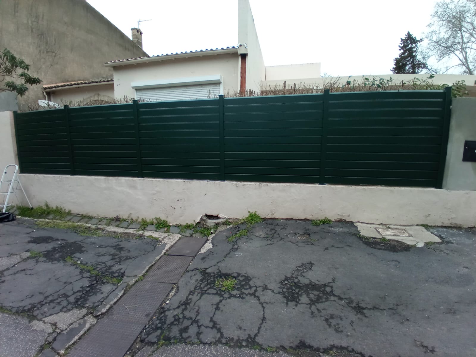 20/03/2025 Installation d'une clture aluminium vert sapin 