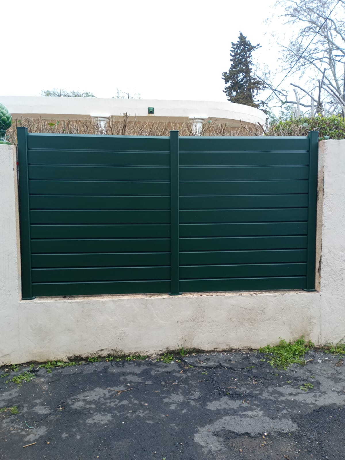 20/03/2025 Installation d'une clture aluminium vert sapin 