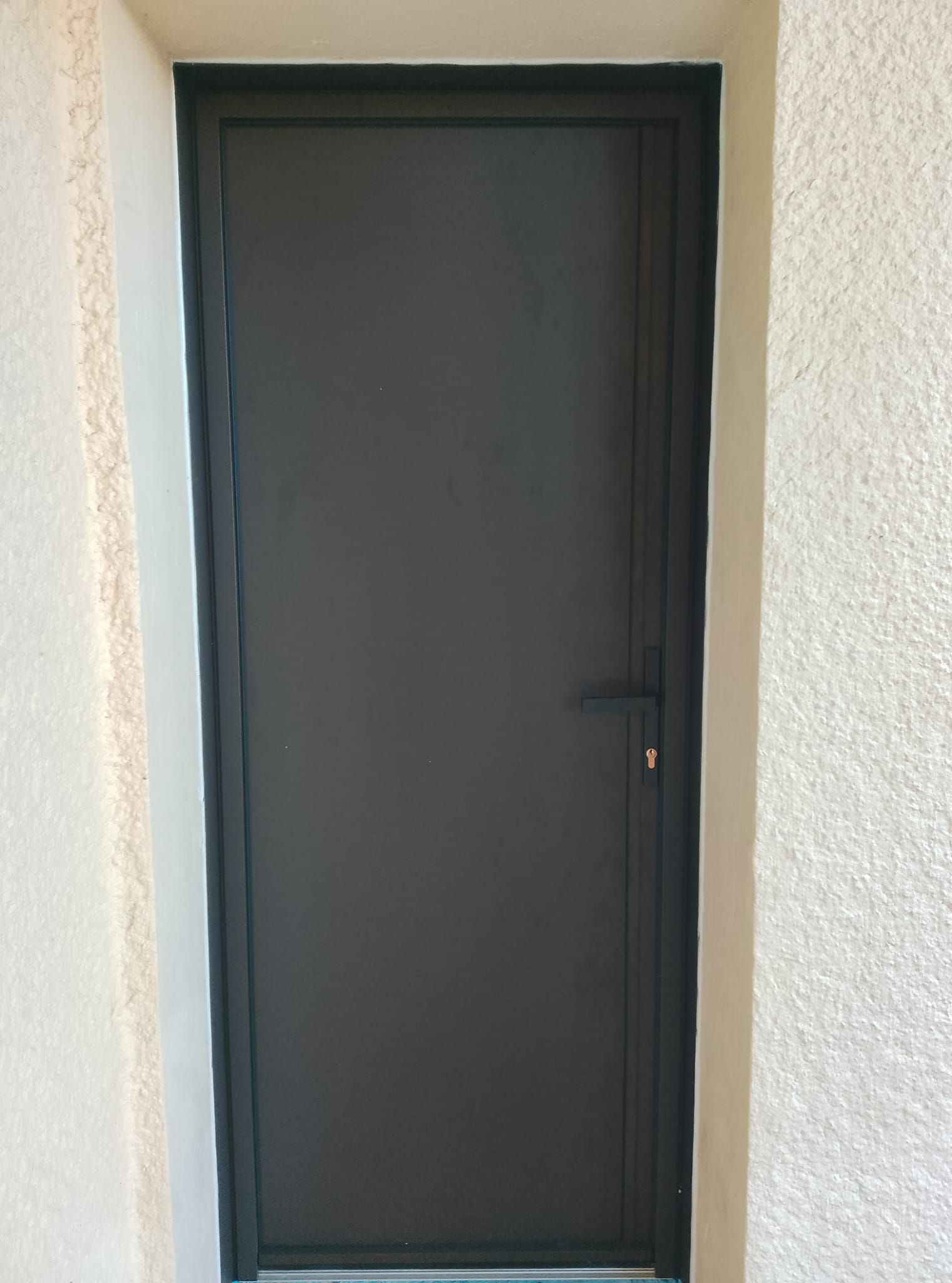 27/05/2026 POSE D UN COULISSANT D UNE FENETRE ET UNE PORTE DE SERVICE SUR AGDE 