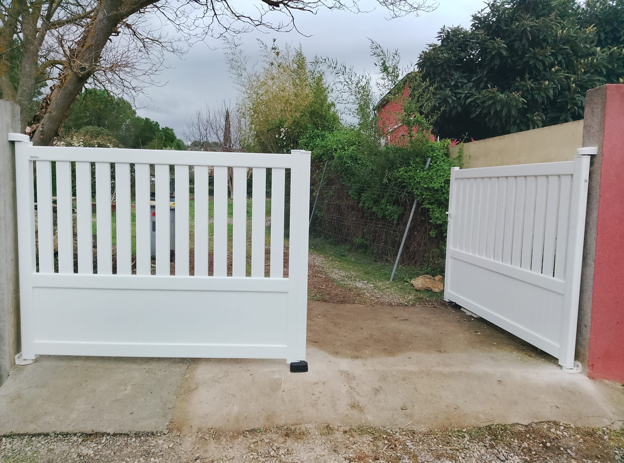 03/03/2026 Pose d un portail aluminium sur Aumes 34 