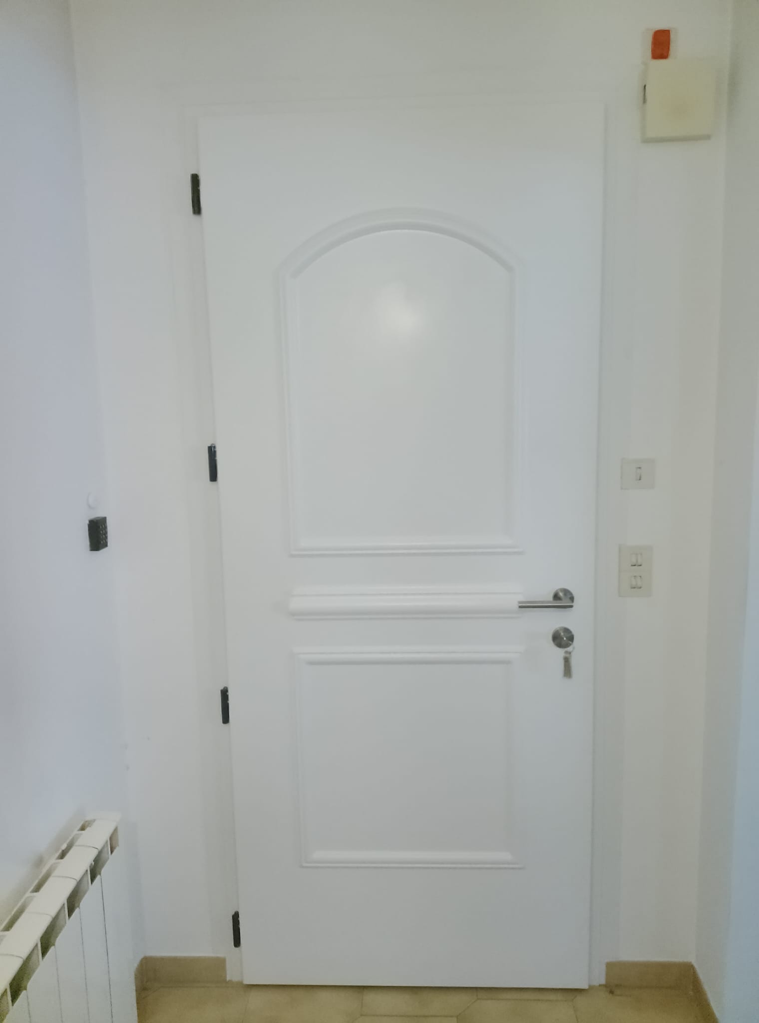 29/04/2026 pose d une porte d entr�e bicoloration � Caux (34)