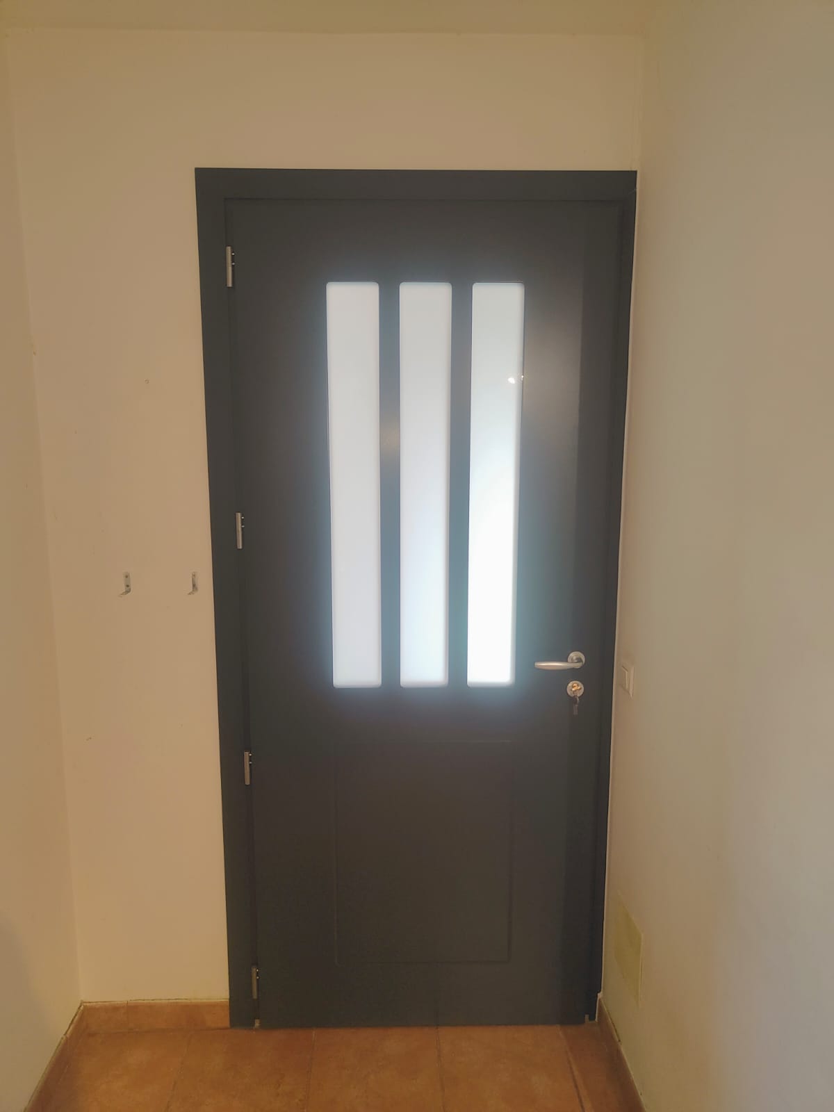 10 FEVRIER 2025 POSE D UNE PORTE D ENTREE GAMME ACIER ZILTEN 