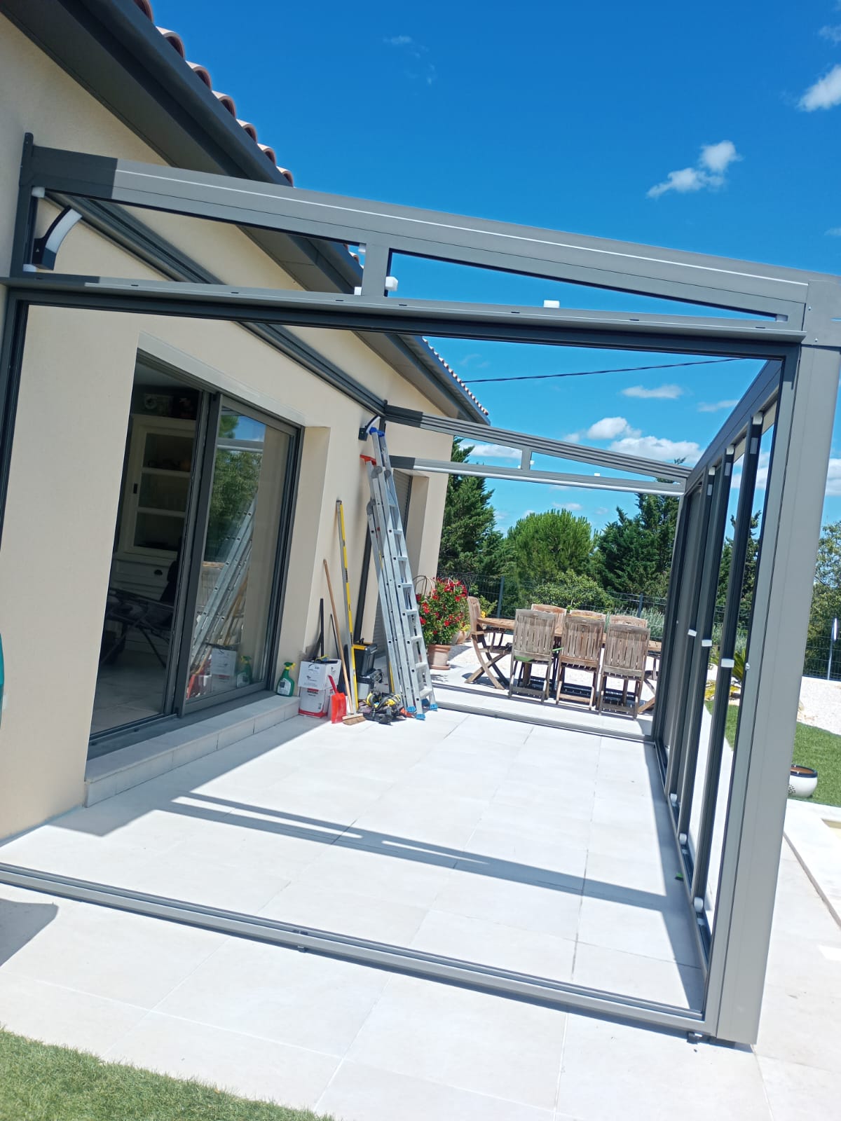 28/07/2025 Pose d une vranda aluminium gris quartz  ALIGNAN DU VENT 34290