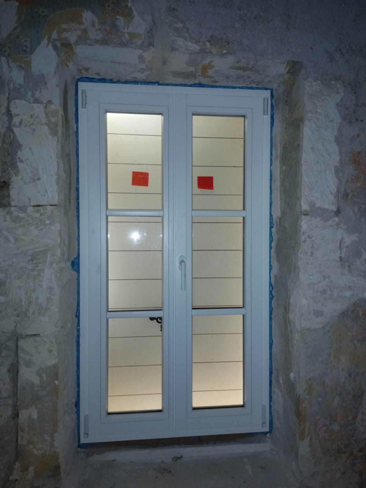 14/04/2025 pose de fenetres bois et alu et installation de volets bois 