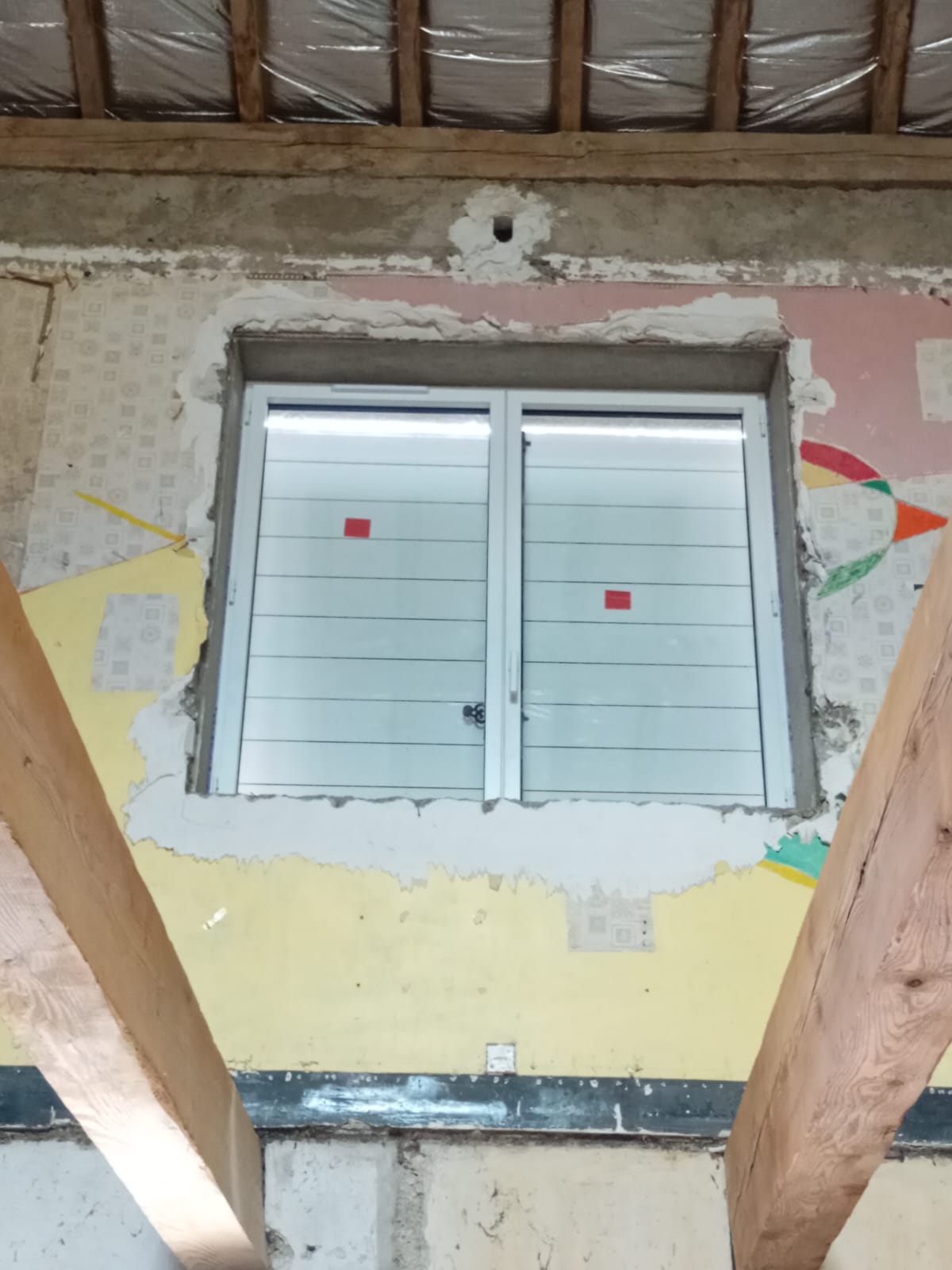 14/04/2025 pose de fenetres bois et alu et installation de volets bois 