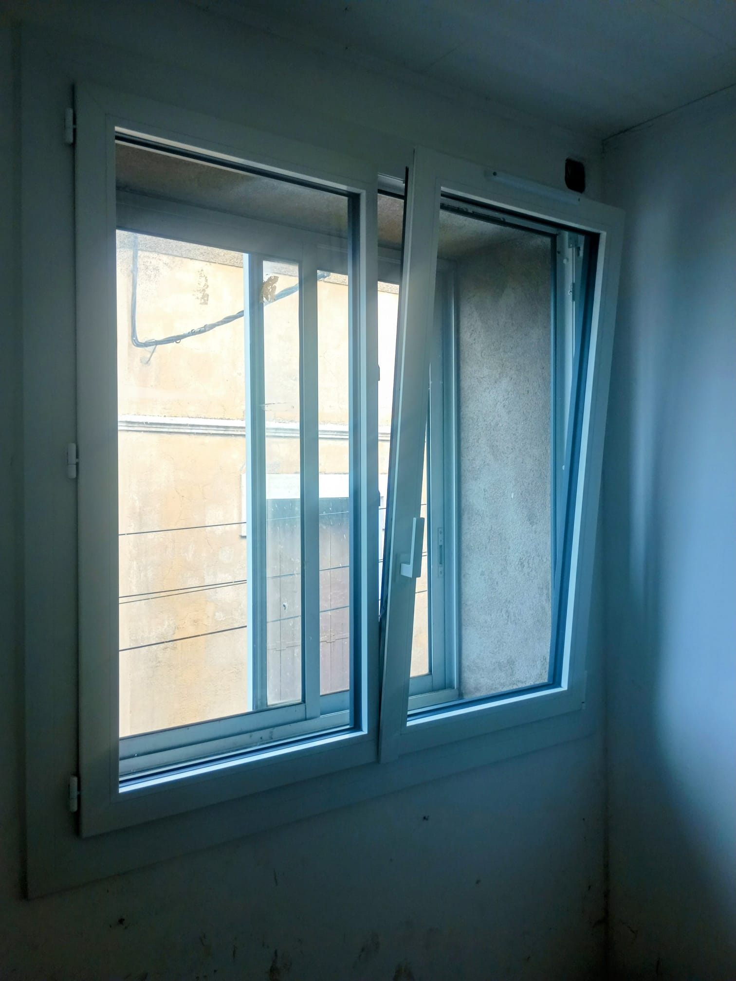 05/06/2025 POSE PORTE FENETRE ET FENETRES OSCILLO BATTANTES 