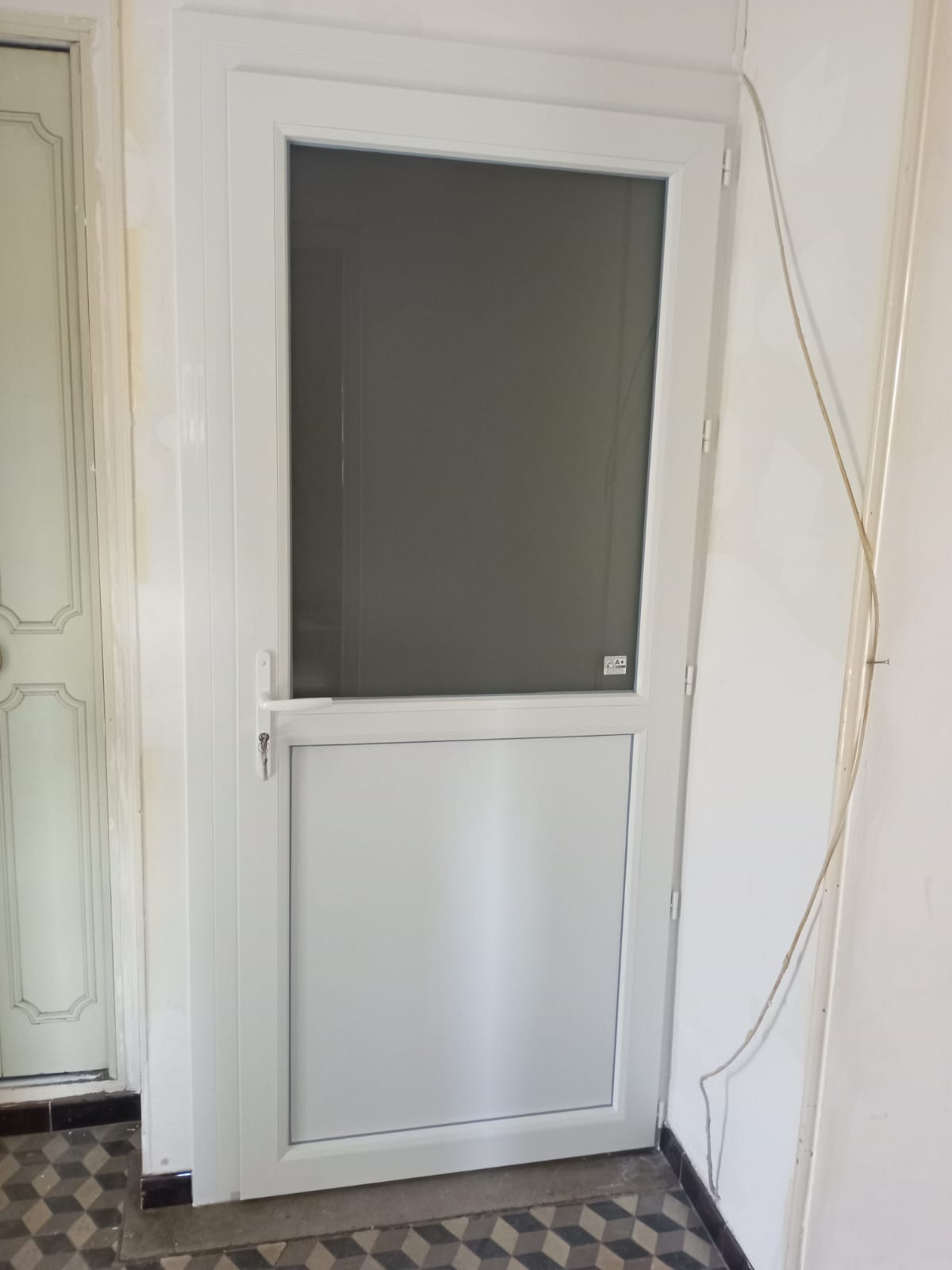 JANVIER 2025 REMPLACEMENT VITRAGE , POSE CHASSIS FIXE ET 2 PORTES FENETRES PVC , POSE D UN PORTILLON 